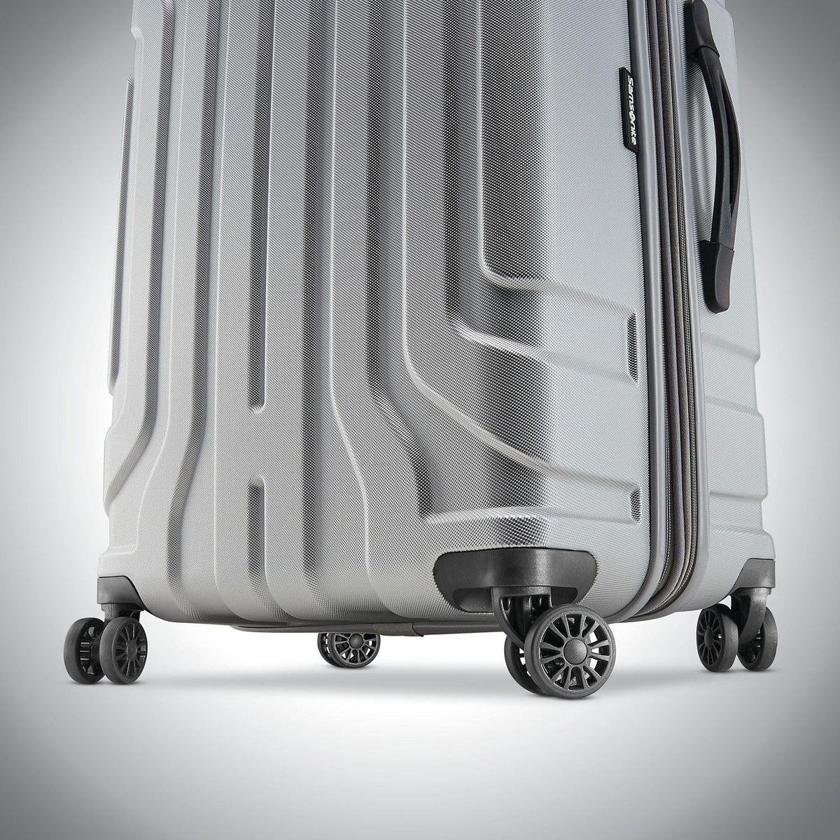 2-Piece Silver Hardside Spinner Luggage Set O190