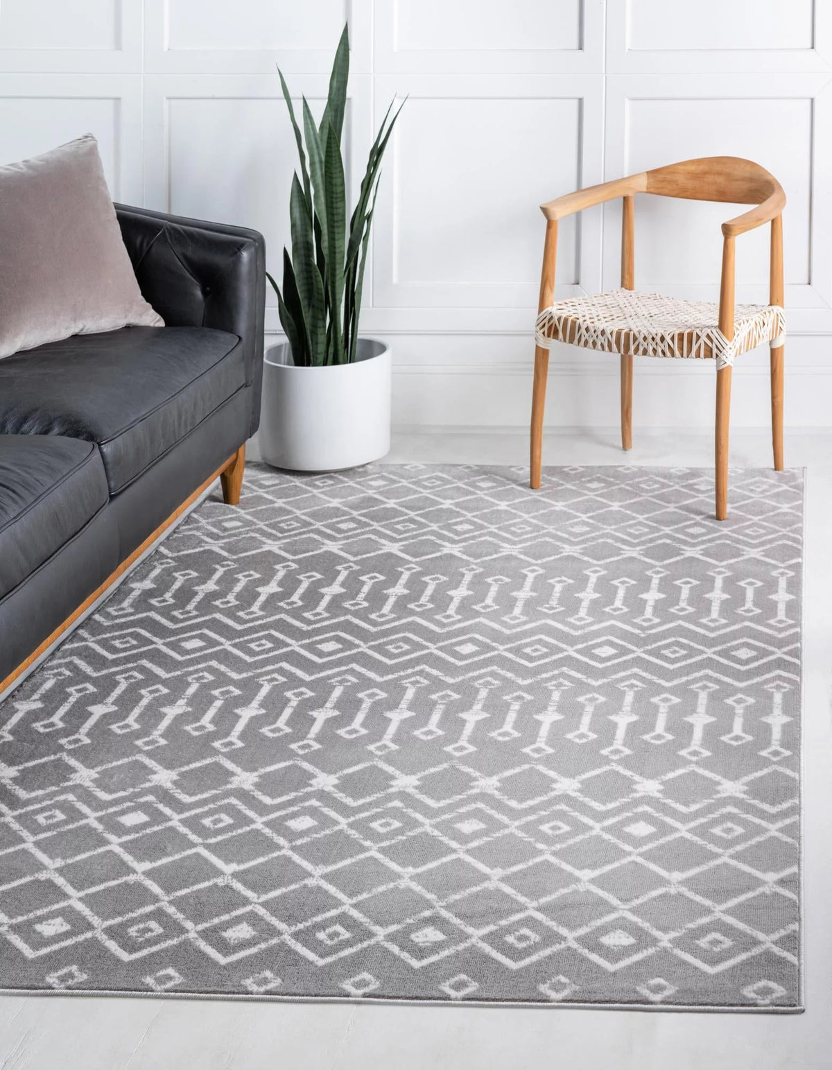 Light Gray Ivory Geometric Tribal Rug Q2368